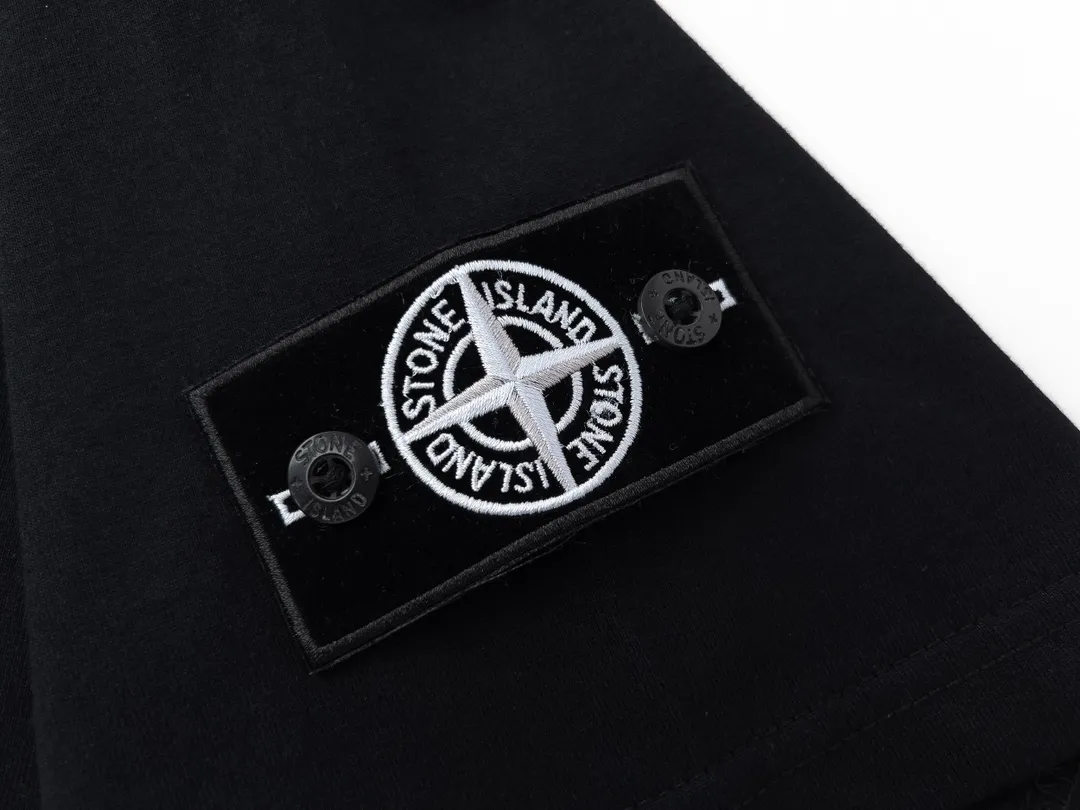 W650#P110💰 [Stone lsland/Stone Island summer new black and white Tai Chi compass cuff armband printed pattern short-sleeved T-shirt] ⚠️[Original creation, high control of details] - Made of 260 grams of combed cotton, 32 count double yarn, soft and comfortable to the touch, sweat-absorbent and breathable. - Simple, basic and versatile style, original single quality, the first choice for couples. - Made in a large factory, four needles and five threads on the shoulder, neatly arranged, high quality workmanship. -Same style for men and women, very versatile, one piece for everyone, details are clearly visible. Color: Black White Size: M L